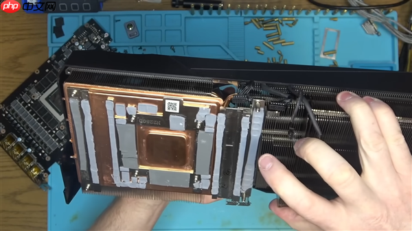 没见过如此惨烈的RTX 4090!严重扭曲、GPU/显存/电感全烧毁