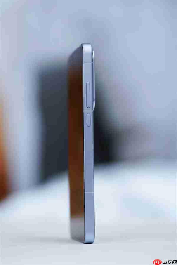 同档唯一2K LTPO屏!iQOO Neo11图赏