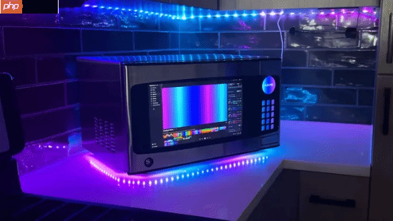 微波炉爆改高配游戏PC！门是显示屏、主板放在转盘