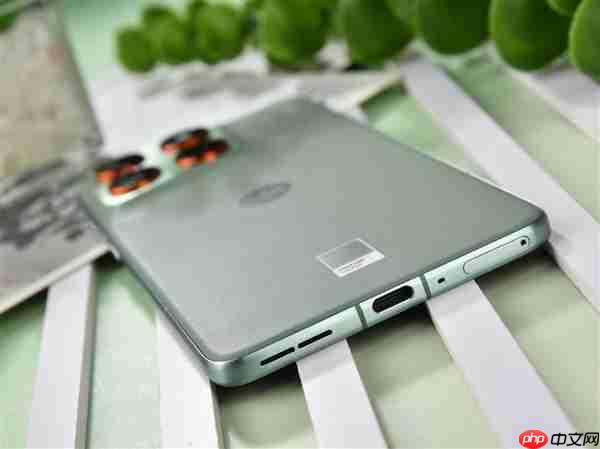 联想moto X70 Air上手:超薄机身+AI 轻薄手机标杆