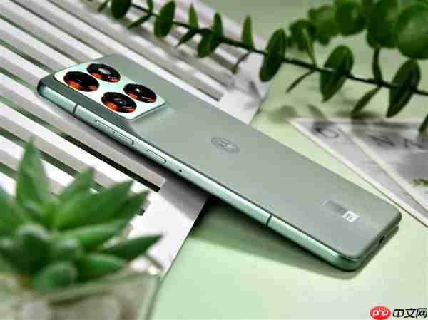 联想moto X70 Air上手:超薄机身+AI 轻薄手机标杆