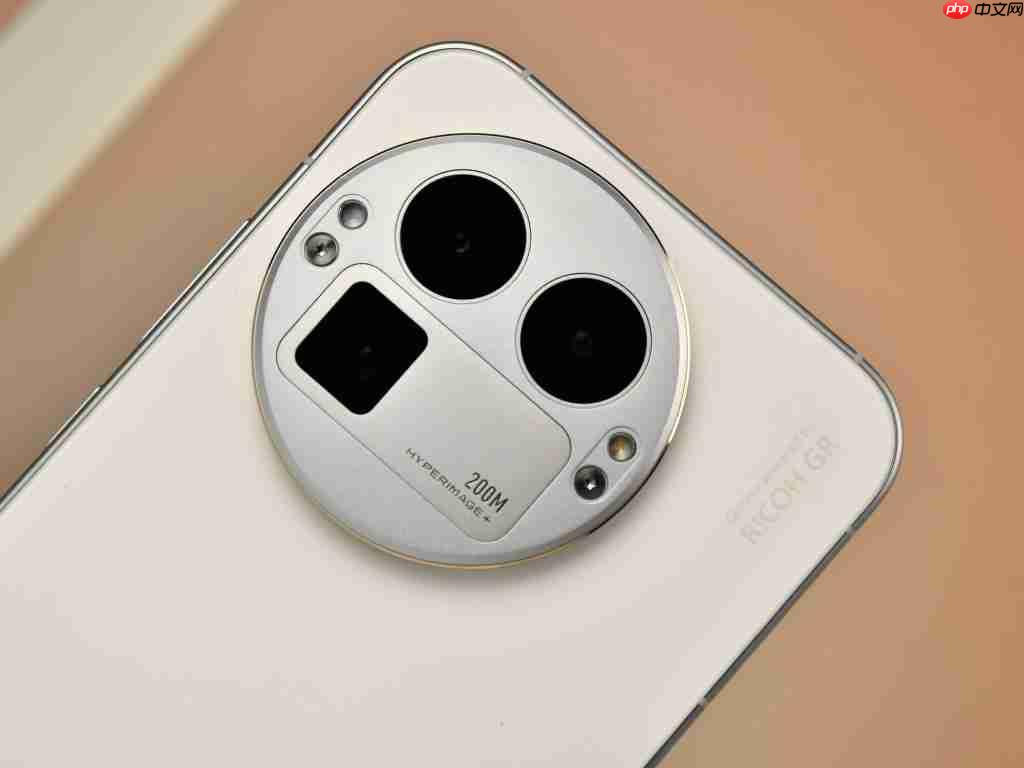  真我 GT8 Pro 全面评测 无愧“街拍神器”之名 