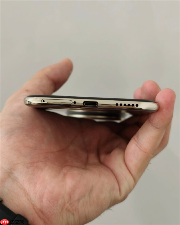 最薄Mate!华为Mate 70 Air真机现身:iPhone Air劲敌来了