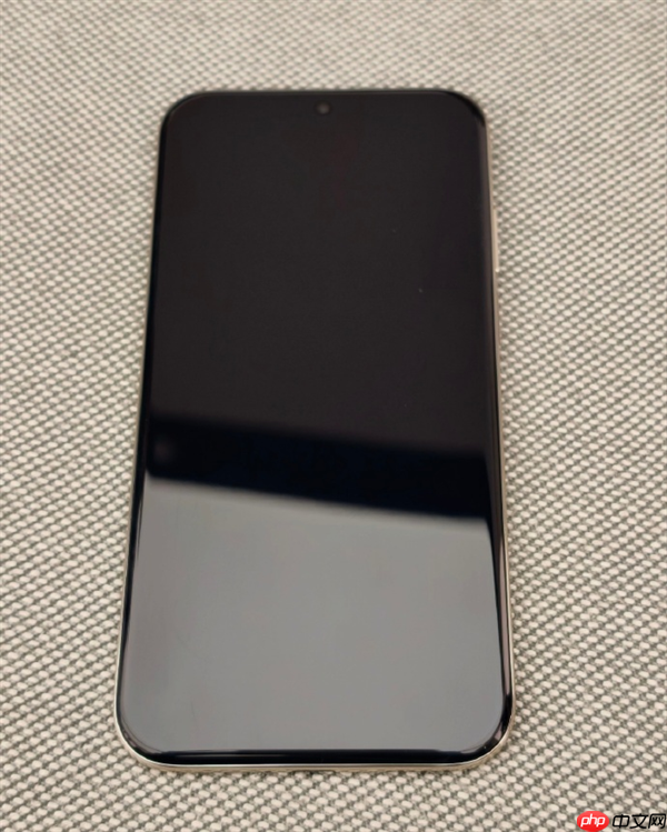 最薄Mate!华为Mate 70 Air真机现身:iPhone Air劲敌来了