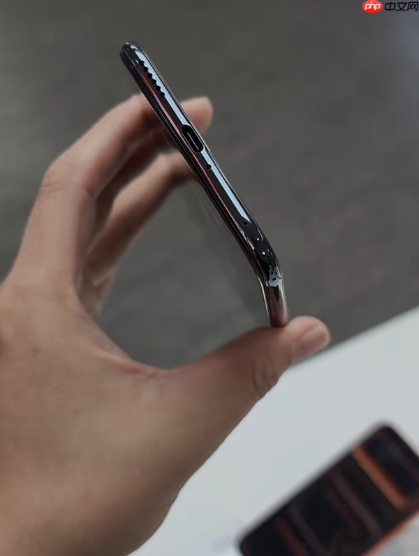 史上最薄Mate直板机！华为Mate70 Air正式官宣：今日预售