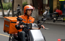 全国百万淘宝闪购骑士免费获得“新装备”：新款制服、头盔，还有医疗包