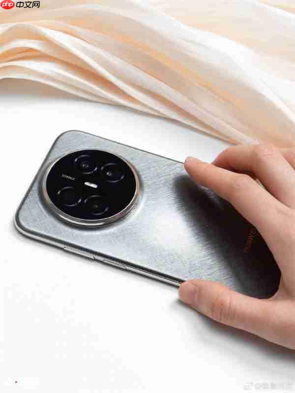 4199元起!华为Mate 70 Air图赏抢先看:金丝银锦配色很抢眼 一眼高端