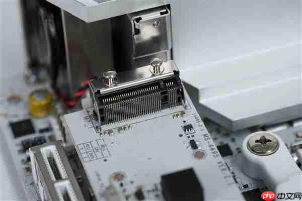 支持10000MT/s内存!微星MPG X870I EDGE TI EVO WIFI主板图赏