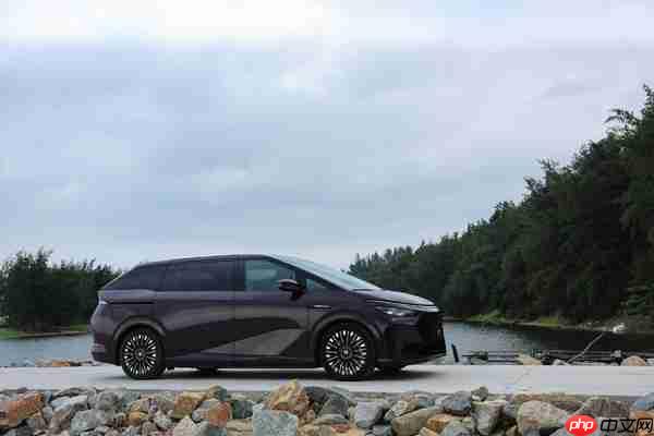 何小鹏坦言在内部推动了五次增程：第五次才成功