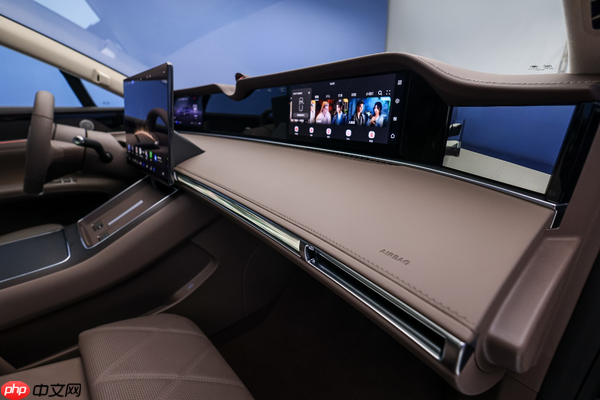 新款享界S9静态评测首发 以科技豪华让出行从容与享受兼得