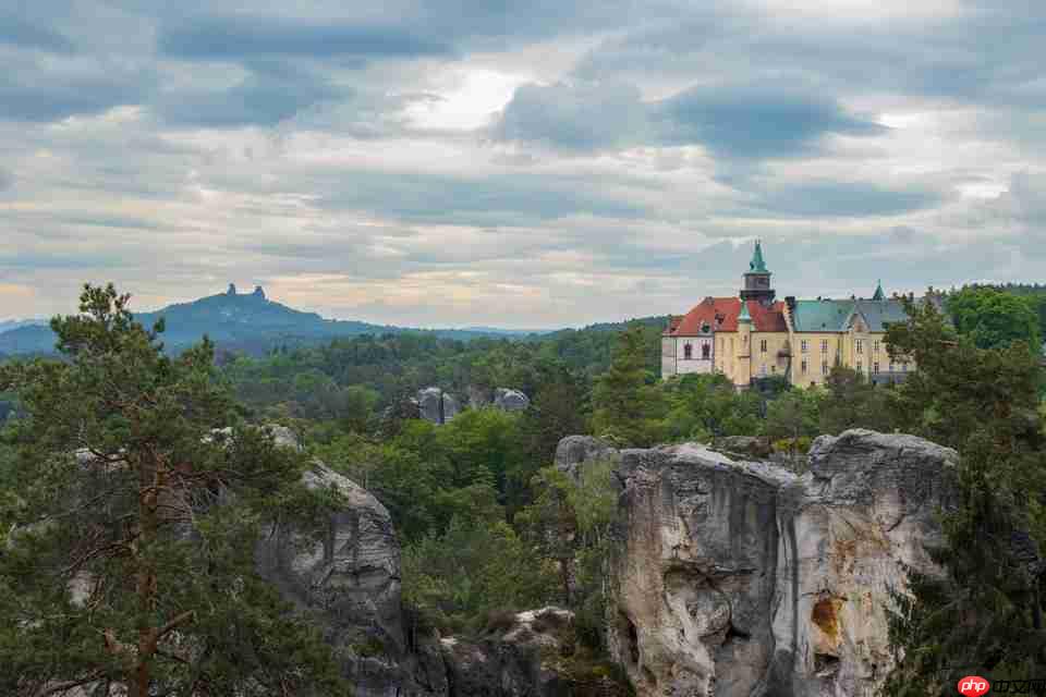 《天国:拯救2》大获成功 游戏中的城堡吸引大量游客前来参观