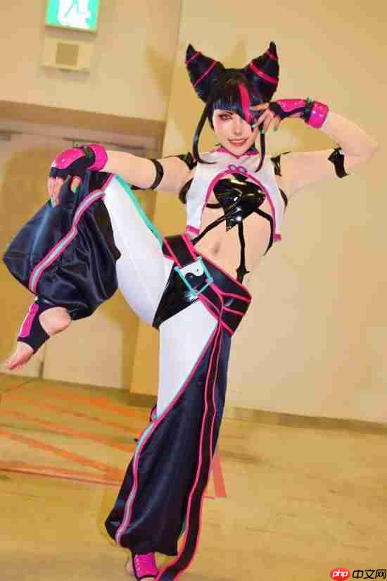《街头霸王6》韩蛛俐COS:可爱睡衣搭配狂气姿势 反差感拉满!
