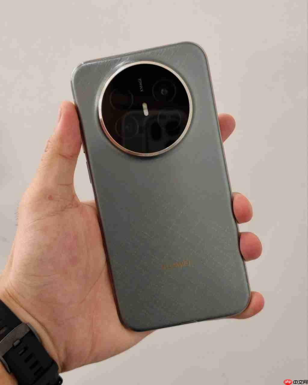  有 SIM 卡槽，华为 Mate 70 Air 真机新图曝光 