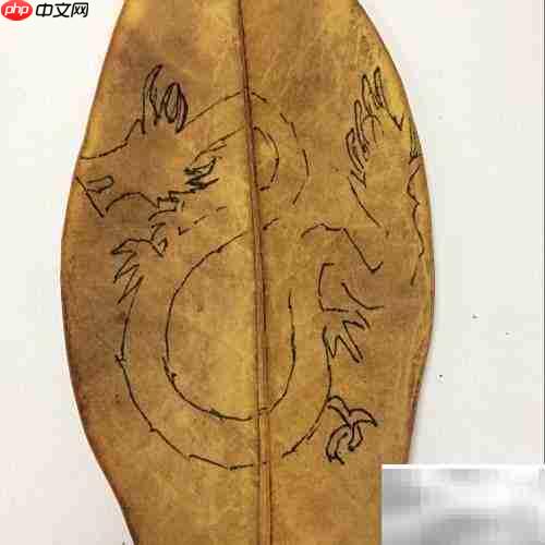 剪出树叶上的中国龙