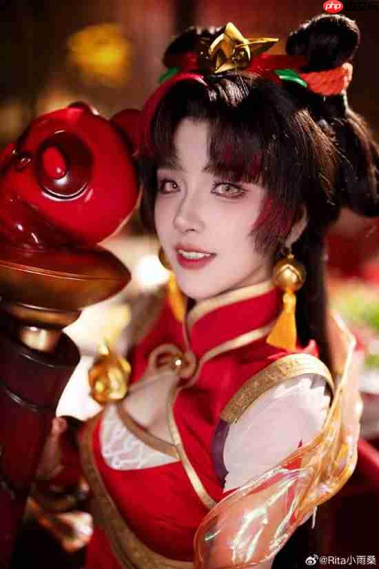 《英雄联盟》美女解说COS拉克丝！S15赛后祝贺T1再夺冠