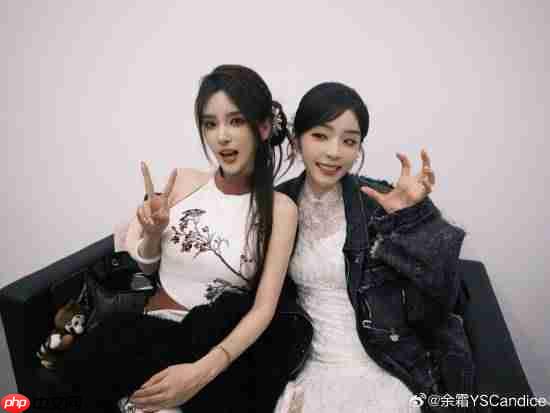 《英雄联盟》美女主持晒Faker、Uzi合影！深情告别S15