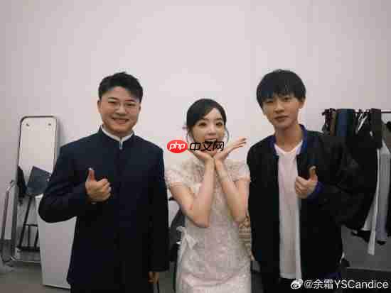 《英雄联盟》美女主持晒Faker、Uzi合影！深情告别S15