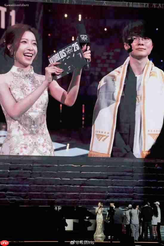 《英雄联盟》美女主持希然告别S15！恭喜T1三连冠