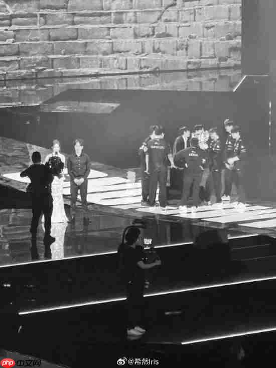 《英雄联盟》美女主持希然告别S15！恭喜T1三连冠