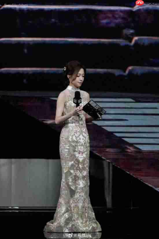 《英雄联盟》美女主持希然告别S15！恭喜T1三连冠