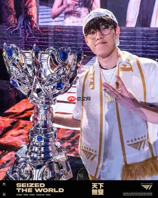 《英雄联盟》T1战队三连冠！官方晒全员捧杯图