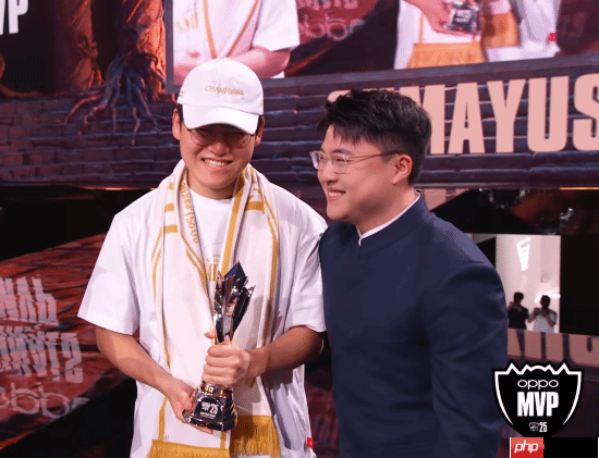 我偶像Uzi亲手颁的！T1 Gumayusi展示FMVP奖杯