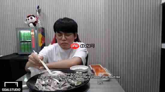 gumayusi兑现s15夺冠公约：深夜化身吃播