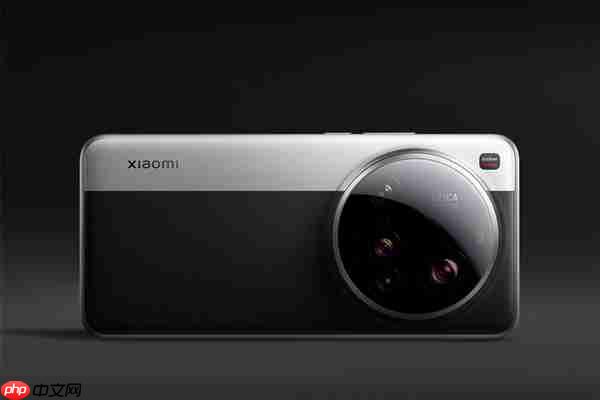 小米最强旗舰 网友绘制小米17 Ultra渲染图：大圆镜头+直屏