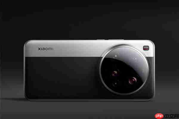 小米最强旗舰!卢伟冰回国 网友:要准备小米17 Ultra了