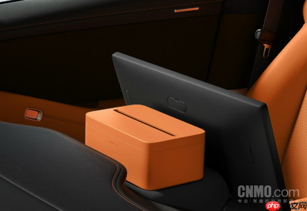 雷军:小米YU7磁吸颈枕明日开售!车载磁吸添新成员