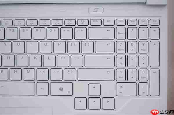 锐龙R9-9850HX万元本!雷神猎刃S游戏本图赏