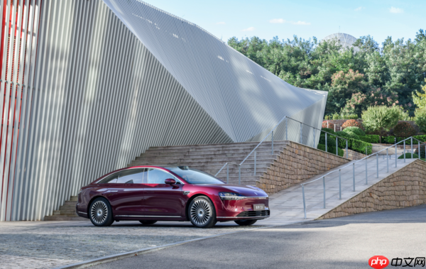 新款享界S9动态评测首发 预售火爆背后的产品逻辑