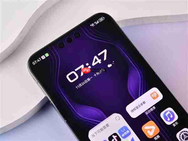 华为Mate 80 RS非凡大师上手：真机惊艳 质感拉满