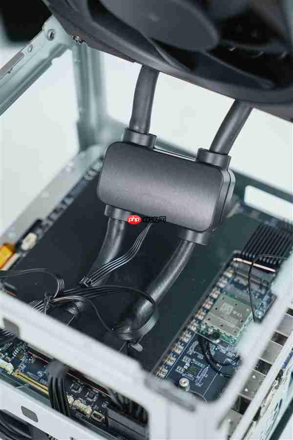 全球首个液冷迷你机！abee AI Station 395 Max工作站图赏