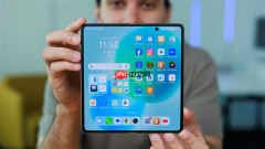 首款骁龙8E5大折叠+机器人手机 荣耀MWC2026双旗舰来了