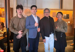 黄仁勋现身上海北京:一路吃、喝、逛、买