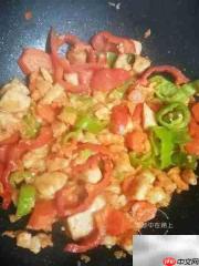 爆炒鸡丁：半成品速成美味