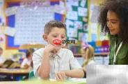 哪个单词错了:he wants go to school