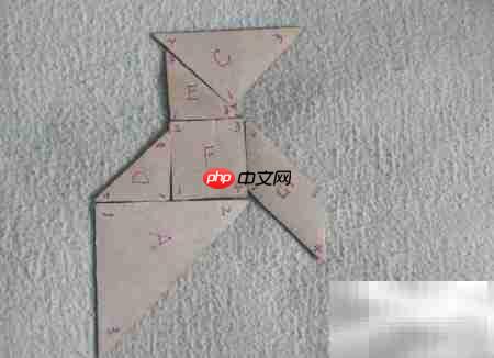 七巧板拼观望的熊