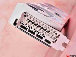 AX 电竞叛客 GeForce RTX 5070 樱花限定 12GB 显卡评测 春季樱花主题设计 