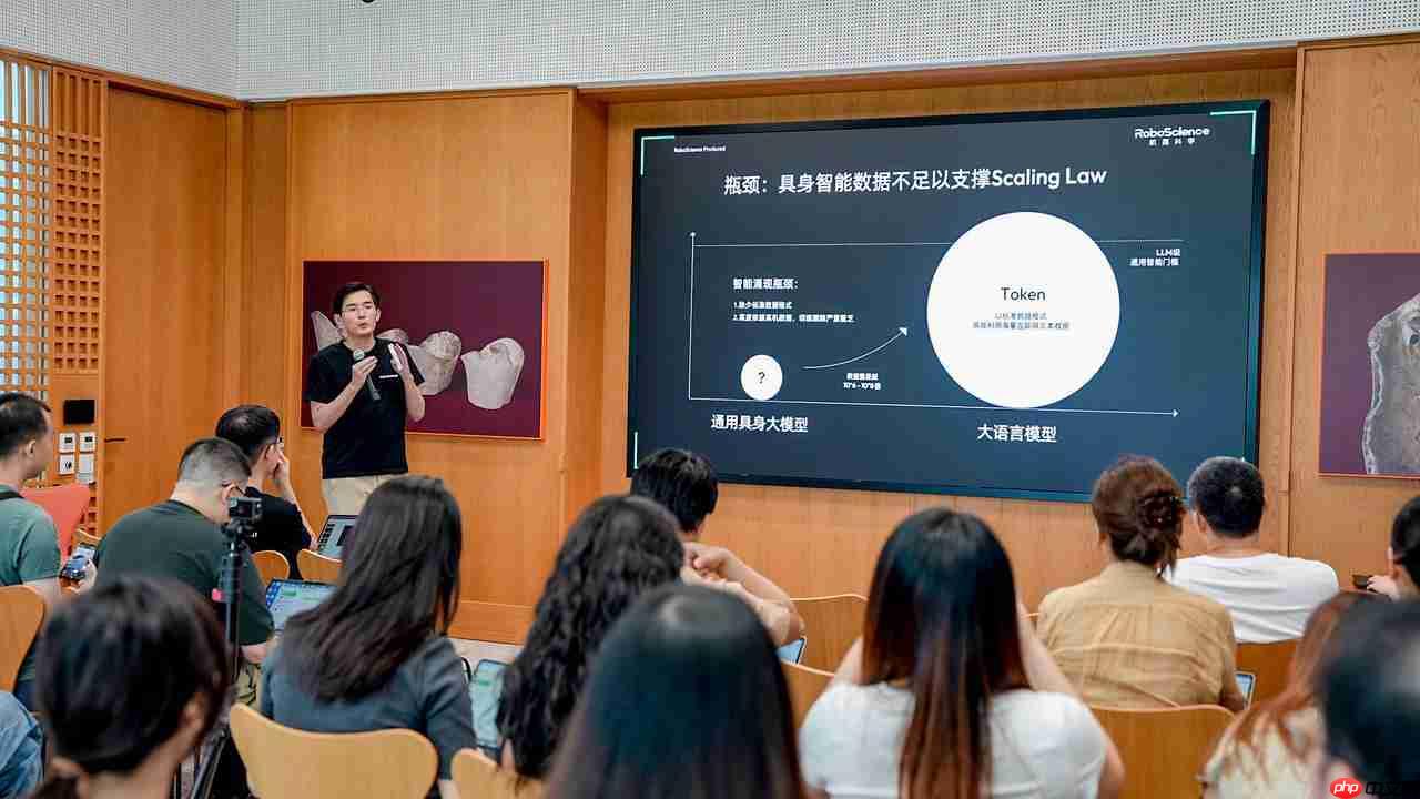 RoboScience机器科学发布Visics通用具身大模型,实现跨本体、跨物体、跨任务|最前线