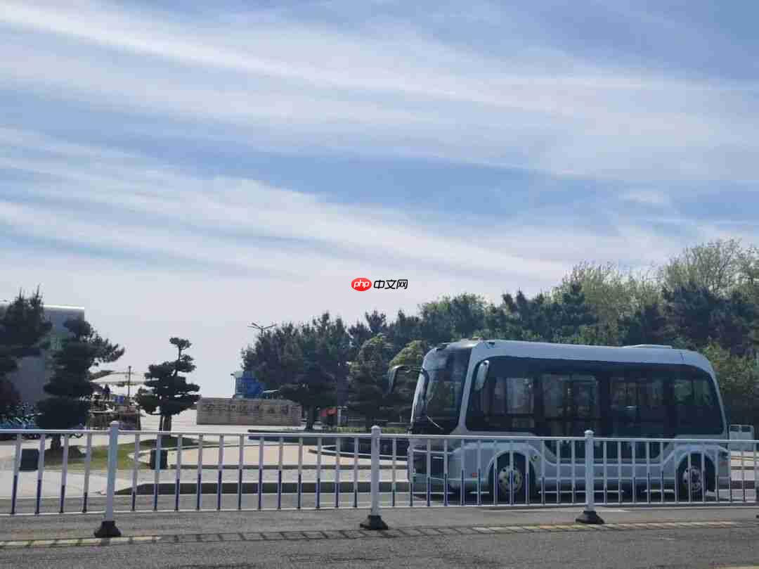 跳出人形机器人概念：自动驾驶为何是物理AI首个规模化落地赛道？