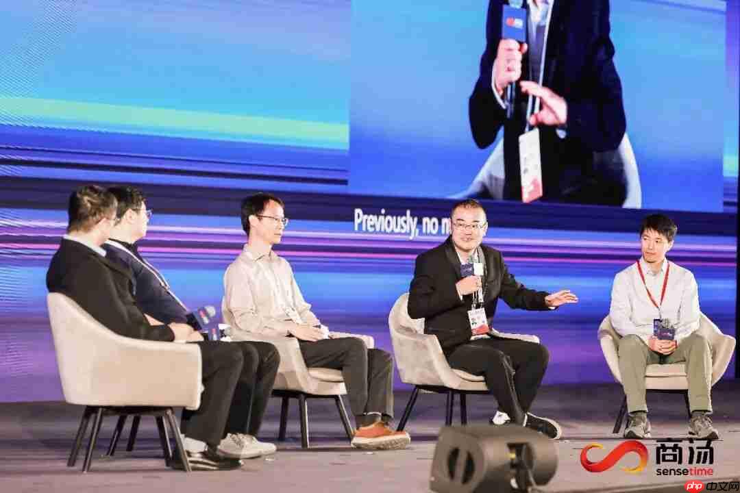 WAIC五位首席科学家交锋:多模态是LLM的“外挂”,还是下一代智能的“灵魂”?