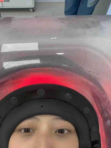 花19.9元体验AI洗头像被山羊轮流啃头，最后还得让店员手洗两遍