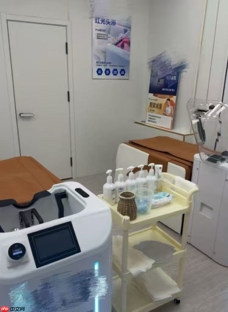 花19.9元体验AI洗头像被山羊轮流啃头,最后还得让店员手洗两遍