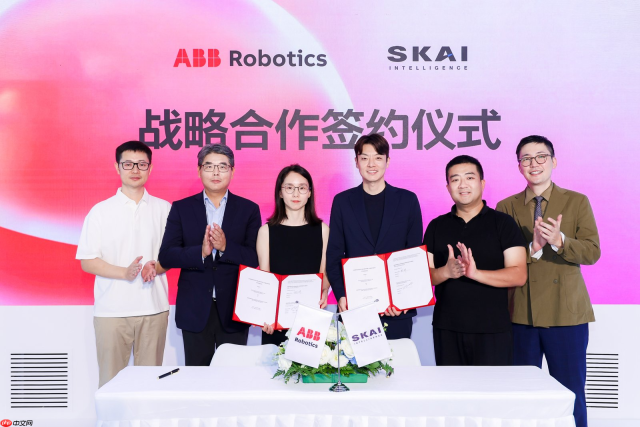 SKAI Intelligence在2026 WAIC 参与《工业级物理AI赋能高精密制造》白皮书中文版发布,并与 ABB机器人举行战略合作签约仪式