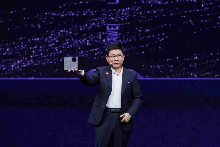 首发搭载麒麟9050 Pro芯片,HUAWEI Mate XT 2 非凡大师正式亮相