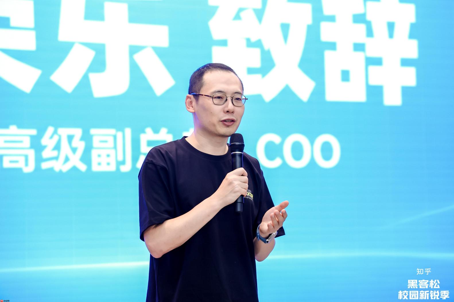 这群在校园里“手搓未来”的年轻人，正在把知乎变成AI应用的试验场