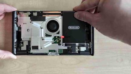 新版Switch 2官方视频:更换电池现在更容易了