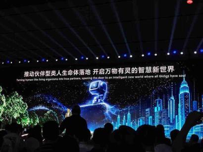  全球首款机器人手机荣耀 Robot Phone 正式开启预约 